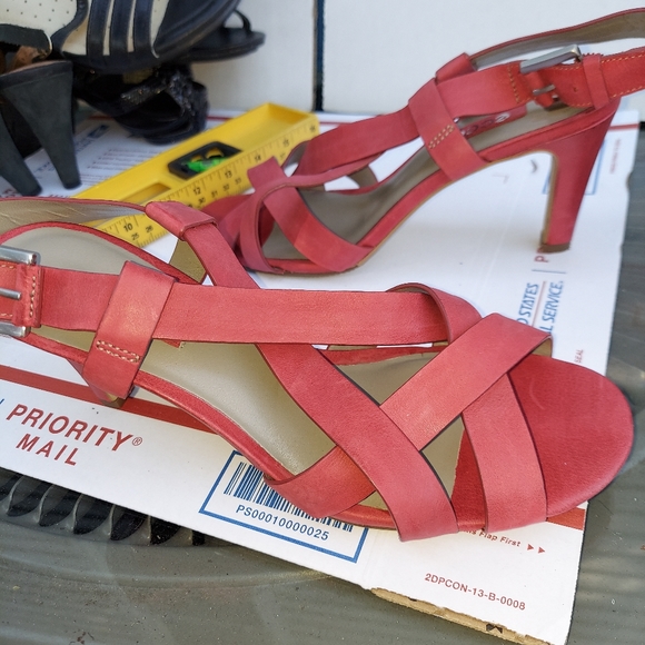 Size 39 ECCO Red 3inch heels - Picture 8 of 13